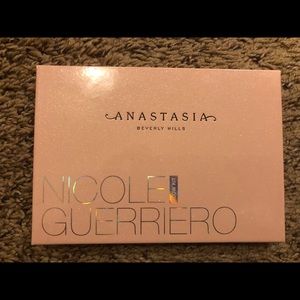 Anastasia glow kit